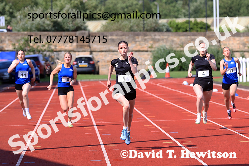 Girls 200 metres, 2025 Northumberland Schools Track and Fields, Wentworth, Hexham. Photo: David T. Hewitson/Sports for All Pics